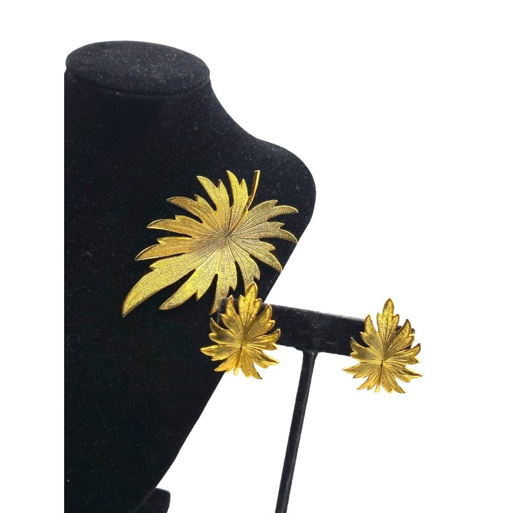 Vintage Celebrity NY Juliana Leaf Brooch & Earrings Set Gold Tone
